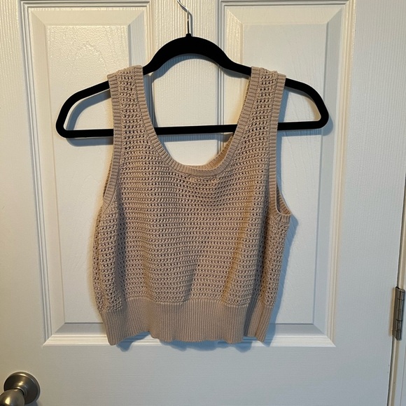 Vernacular Crochet Top - Picture 2 of 4